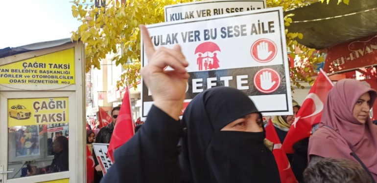 Van’da LGBTİQ+ karşıtı yürüyüş