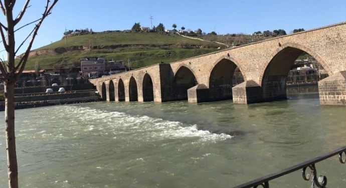 Diyarbakır Barosu’ndan belediye yetkililerine suç duyurusu