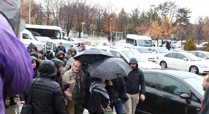 Torba yasaya karşı zeytinlikler için Meclis önünde bir araya gelenler engellendi