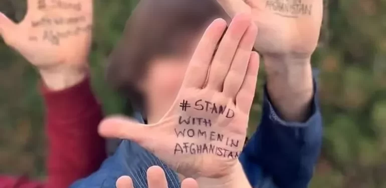 Afgan kadınlar, Taliban’ın üniversite yasağını protesto etti