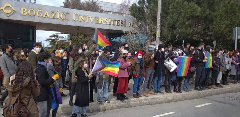 Boğaziçi’nde ‘LGBTİ bayrakları’ davasında öğrencilere beraat