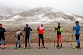 mus-kar-yagmayinca-kayak-takimi-sporculari-asfaltta-antrenman-yapiyor