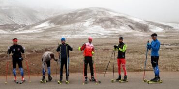 mus-kar-yagmayinca-kayak-takimi-sporculari-asfaltta-antrenman-yapiyor