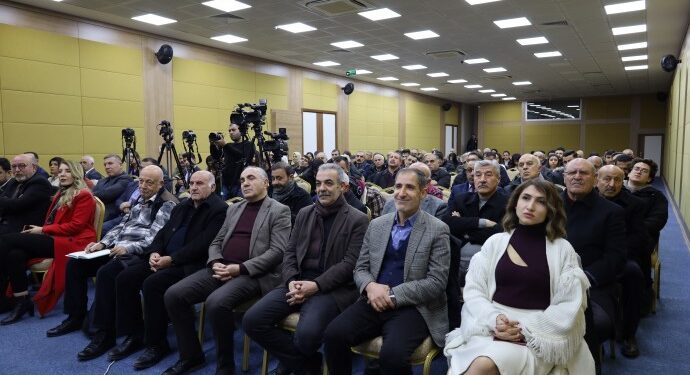 ‘Van Gölü kıyısındaki sulak alanlar korunsun’