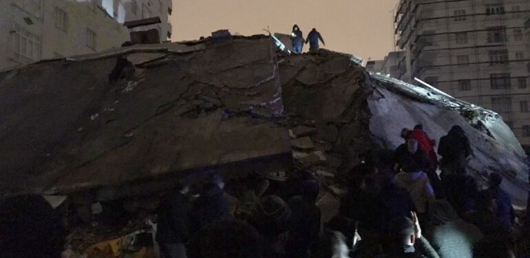 10 ili 7,4’lük deprem vurdu… Yüzlerce can kaybı, binlerce yaralı. İşte tüm yaşananlar