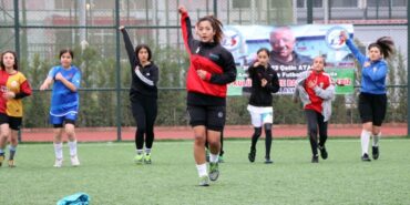 afganistanli-kadin-futbolcu-1-1024x736
