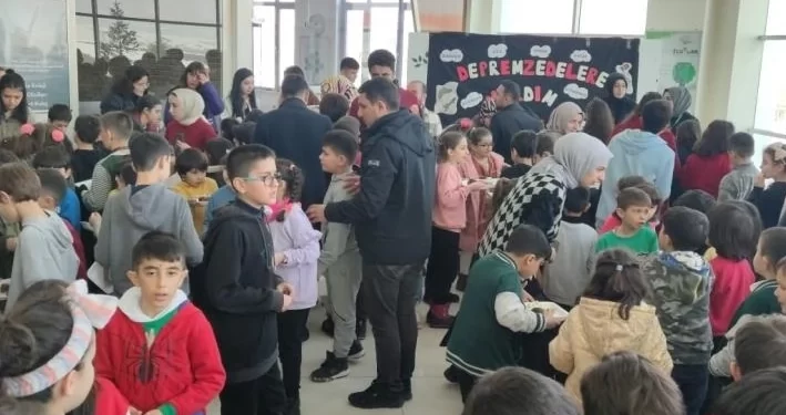 Bingöl’de Depremzede Çocuklar Yararına Yardım Kampanyası Düzenledi
