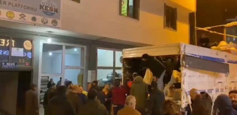 Hakkari’de depremzede çocuklar için oyuncak kampanyası başlatıldı