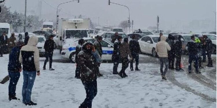 Siirt-Batman ve dersim-Erzincan karayollarında ulaşıma kar engeli