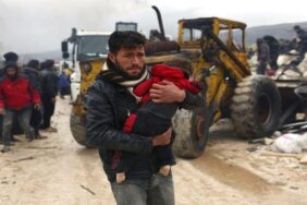 suriyedeki-depremzedeler-yardim-istiyoruz-ceset-torbasi-gonderiyorlar