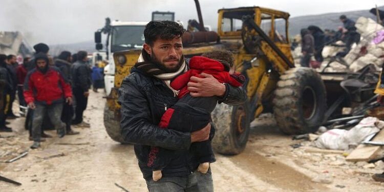 Suriye’deki depremzedeler: Yardım istiyoruz ceset torbası gönderiyorlar