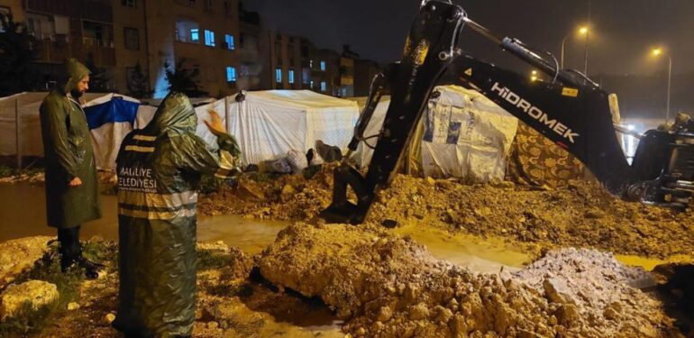 Şanlıurfa’yı sel bastı: Acil servis sular altında, okullar tatil