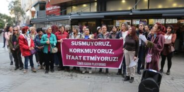 690x390cc-izm-31-03-2023-kadin-platformu-kadinlar-tutuklama-tepki1