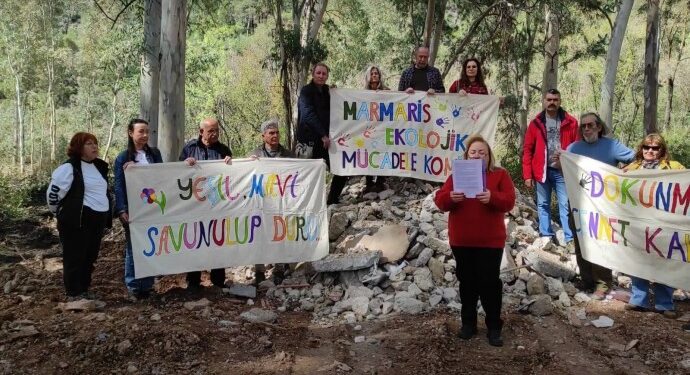 Marmaris’te sulak alana moloz dökülüyor