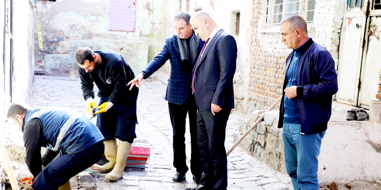 Diyarbakır’da hasarlı binaların su bağlantıları kesiliyor