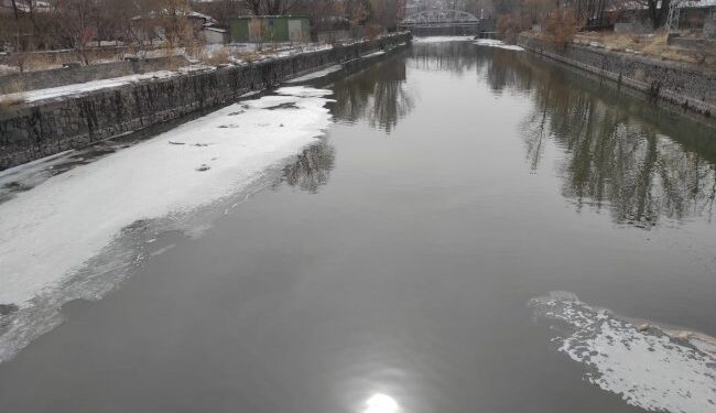 Kars Çayı’nın buzları eridi
