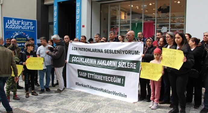 Deprem dayanışması nedeniyle işten çıkarılan işçi eylemde