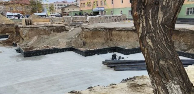 Van’da kemiklerin bulunduğu alana beton döküldü!