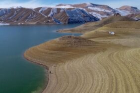 Zernek-ve-Sarimehmet-barajlarinda-adaciklar-ortaya-cikti-750x375