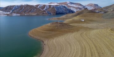 Zernek-ve-Sarimehmet-barajlarinda-adaciklar-ortaya-cikti-750x375