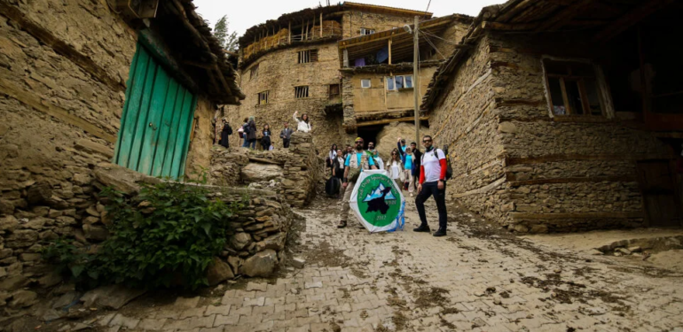 Bitlis’in tarihi taş evleri doğaseverlerin ilk tercihi oldu