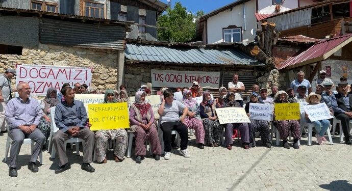 Taş ocağına karşı çıkan köylüler yetkilileri köyden kovdu