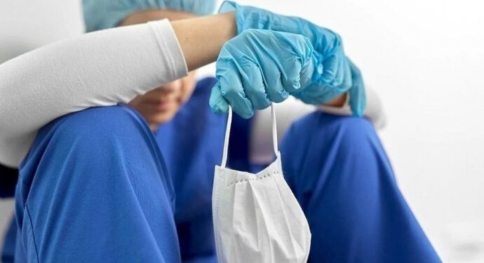 ‘Sağlık emekçilerine şiddet politikası uygulanıyor’