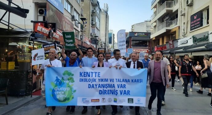 İzmir’de süren talana dikkat çekildi