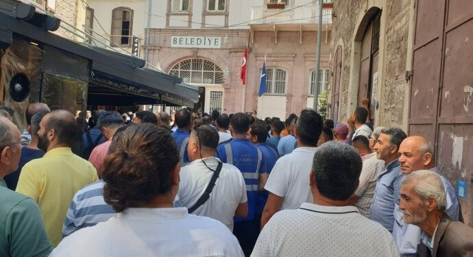 İzmir Büyükşehir Belediyesi işçileri iş bıraktı