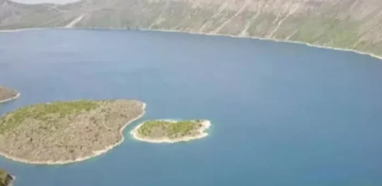 Nemrut Krater Gölü ilk ziyaretçilerini ağırlamaya başladı