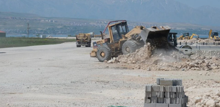 Van Gölü sahil yolu yapım çalışmaları başladı