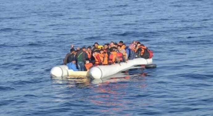 Mülteci botu battı: 51 ölü