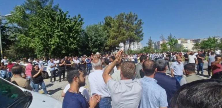 Diyarbakır DEDAŞ işçilerinden hakları için ‘iş bırakma’ eylemi
