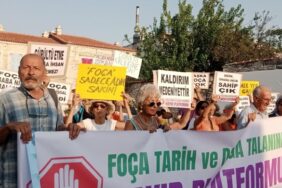 690x390cc-izm-23-08-2023-sahilerin-kirletilmesine-karsi-yuruyus3