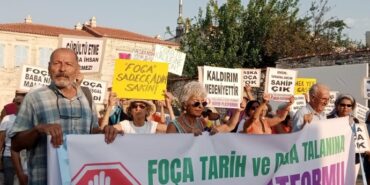 690x390cc-izm-23-08-2023-sahilerin-kirletilmesine-karsi-yuruyus3