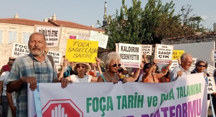 Foça’da kıyıların ranta açılmasına karşı yürüyüş