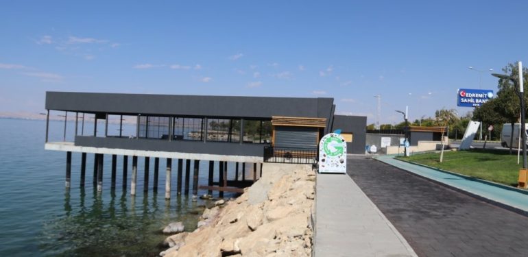 Van Gölü sahilindeki bisiklet cafe kanuna aykırı bulundu