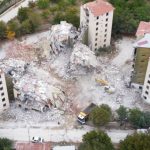 darende-ilcesinde-agir-hasarli-binalarin-yikimi-suruyor9568