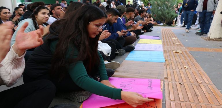 Dicle Üniversitesinde tacize karşı eylem