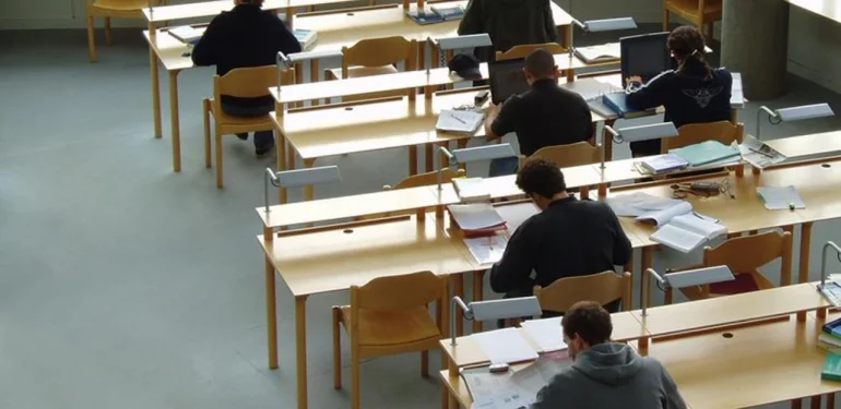 Gençler umutlarını kaybetti: Üniversiteliler okul bırakıyor