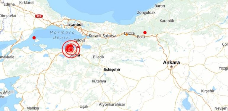 Marmara Denizi’nde üç dakika arayla iki deprem