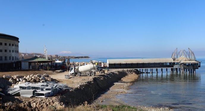 Van Gölü sahilinde imara aykırı kaçak yapı