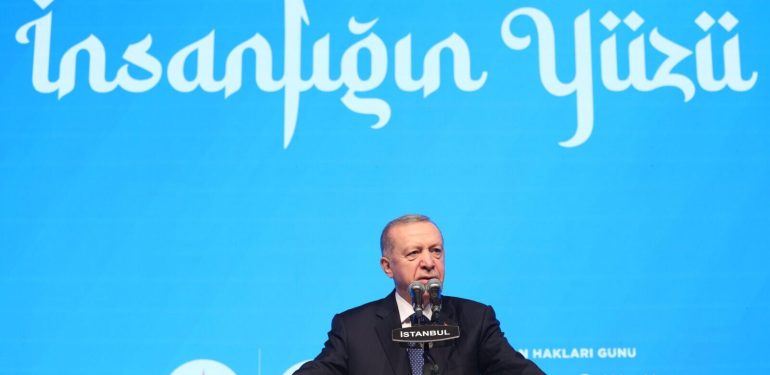 Erdoğan yine sokakta yaşayan hayvanları hedef aldı