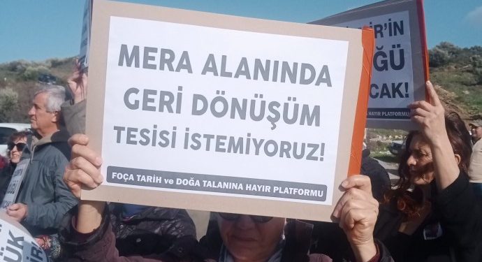 Foça’da mera alanına hafriyat dökülmesine tepki