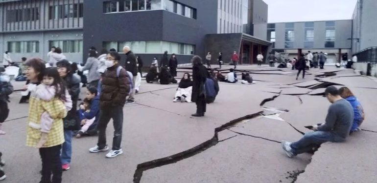 Japonya’da 7.6 büyüklüğünde deprem: Tsunami uyarısı yapıldı