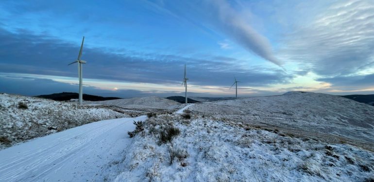 İskoçya, elektrik talebinin tamamını yenilenebilir enerjiden karşılama kapasitesine ulaştı