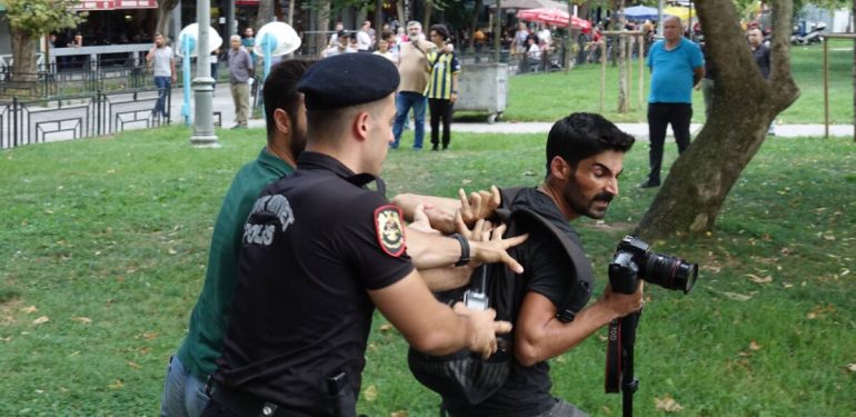 BİA Medya Gözlem Raporu: 200 gazeteci yargılandı, 449 haber sansürlendi