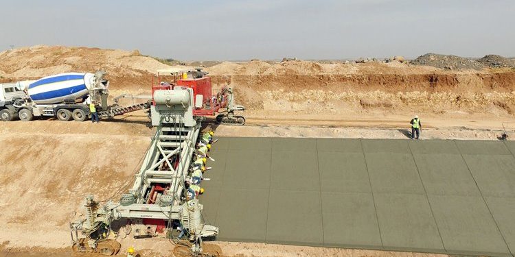Diyarbakır’da binlerce dönüm araziyi suya kavuşturacak kanal patladı