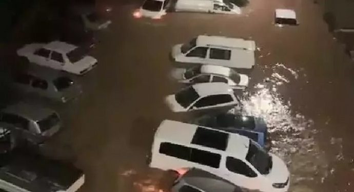 Antalya’da sel: 5 ilçede eğitime ara verildi