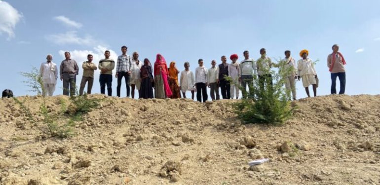 Hindistan’da köylüler kuraklığa karşı duvar ördü